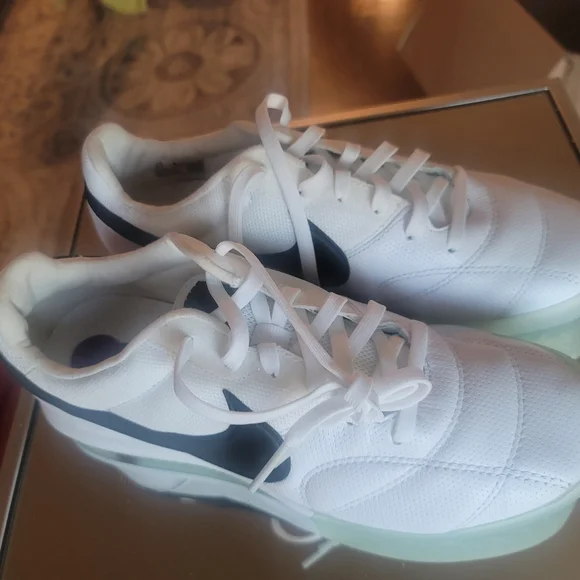 Sneakers - Picture 1 of 6